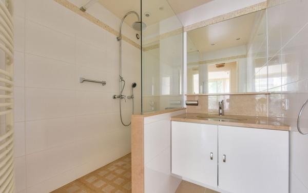 Appartement à vendre    2 pièces • 48,82 m2 Paris 18