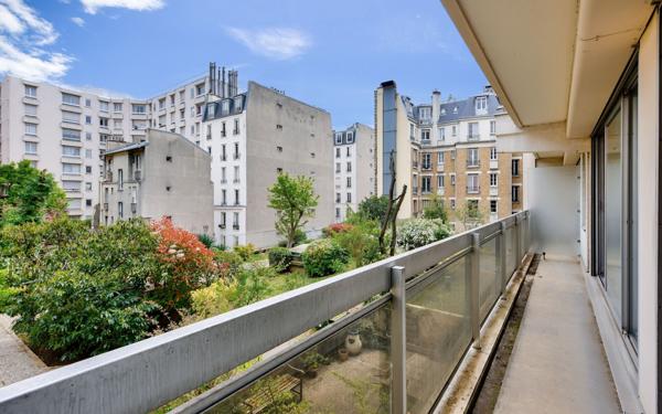 Appartement à vendre    2 pièces • 48,82 m2 Paris 18