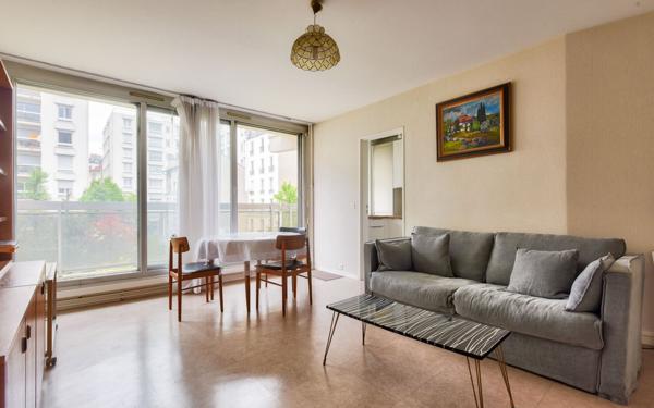 Appartement à vendre    2 pièces • 48,82 m2 Paris 18