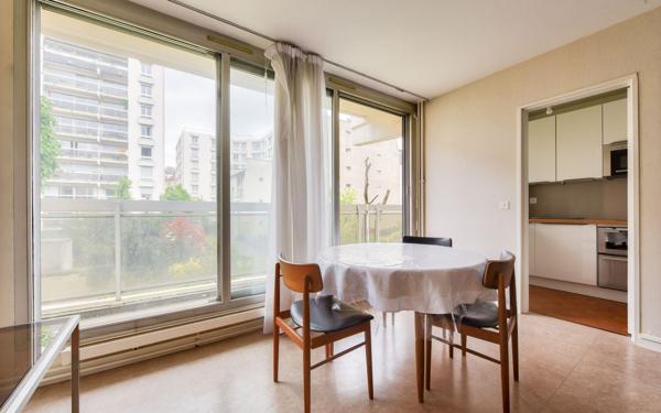 Appartement à vendre    2 pièces • 48,82 m2 Paris 18