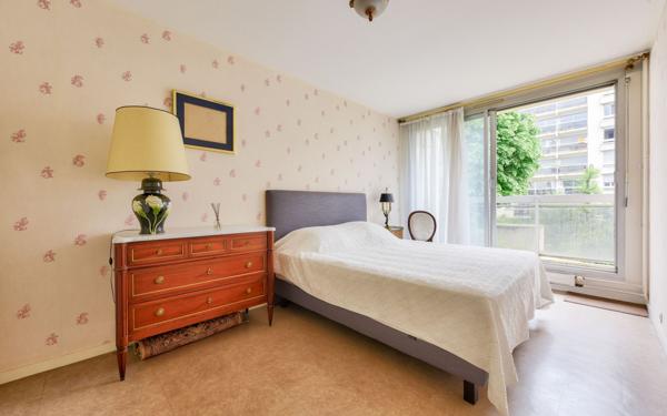 Appartement à vendre    2 pièces • 48,82 m2 Paris 18