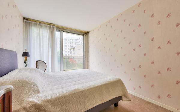 Appartement à vendre    2 pièces • 48,82 m2 Paris 18