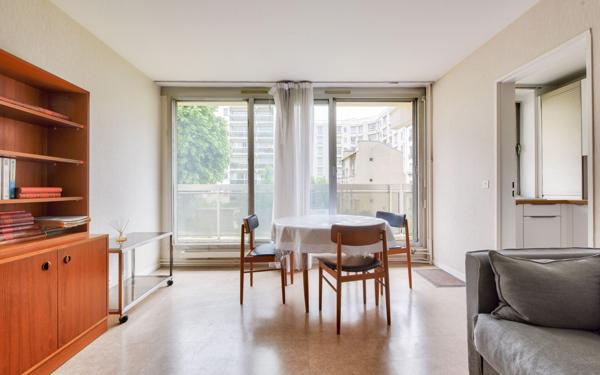Appartement à vendre    2 pièces • 48,82 m2 Paris 18