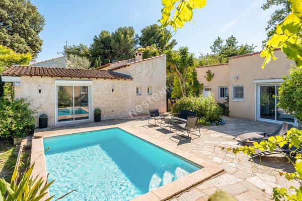 Maison La Ciotat de 6 pièces de 165.57 m² composée d'une maison principale plus une maison T2 plus un Studio