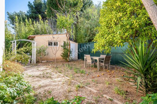 Maison La Ciotat de 6 pièces de 165.57 m² composée d'une maison principale plus une maison T2 plus un Studio