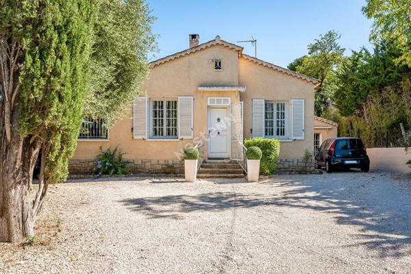 Maison La Ciotat de 6 pièces de 165.57 m² composée d'une maison principale plus une maison T2 plus un Studio