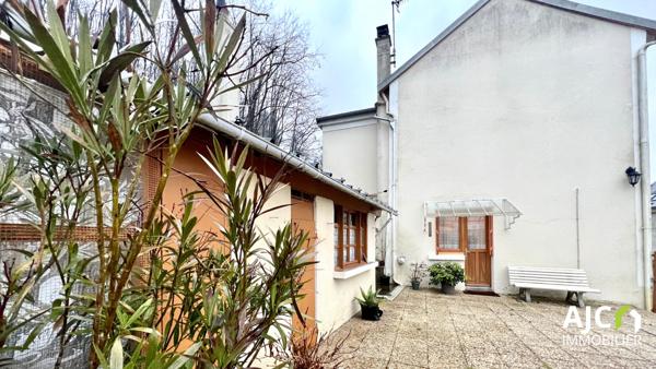 Savonnières (37510) Maison avec cour et jardin suspendu