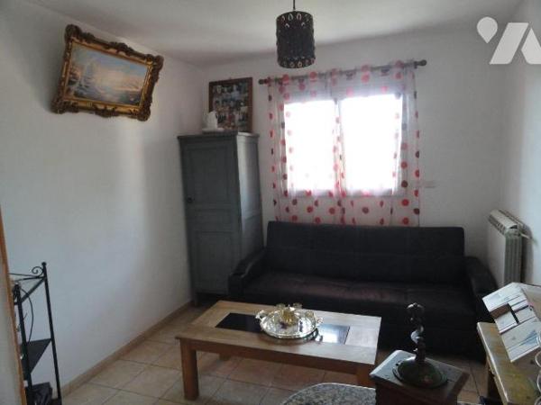  VILLA DE 2007 d'une superficie habitable de 117.26m² se composant d'une véranda, salon salle à...