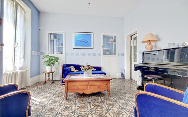 Maison à vendre    11 pièces • 263 m2 Venarey-les-Laumes