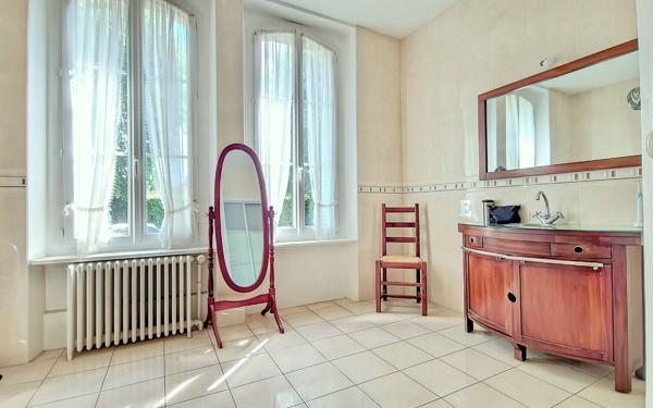 Maison à vendre    11 pièces • 263 m2 Venarey-les-Laumes