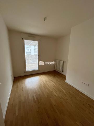 Location Appartement 4 pièces 72.3 m² - Paris 75014