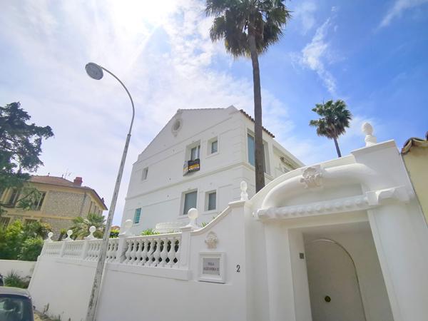 NICE NORD : 2 PIECES DANS PETITE COPROPRIETE TYPE VILLA