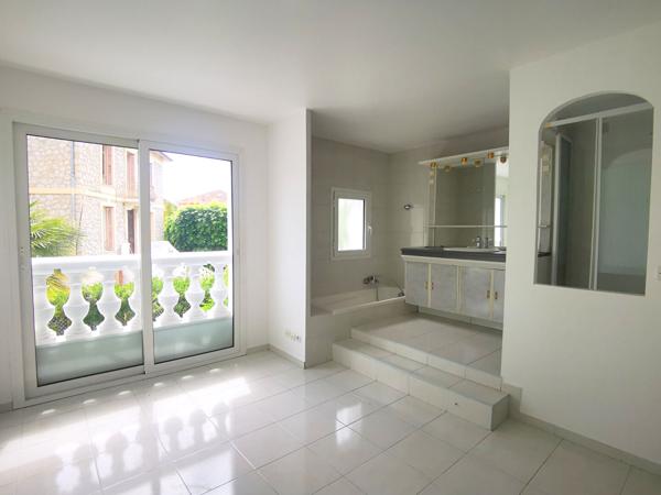 NICE NORD : 2 PIECES DANS PETITE COPROPRIETE TYPE VILLA