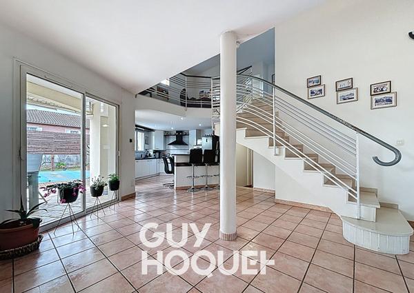 Villa 3CHBS + Gge et Piscine -71850 CHARNAY LES MACON