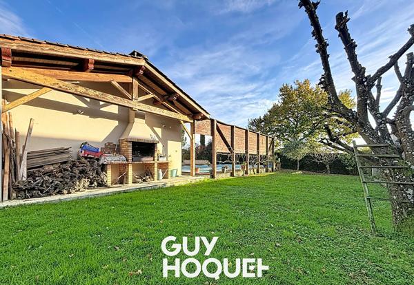 Villa 3CHBS + Gge et Piscine -71850 CHARNAY LES MACON