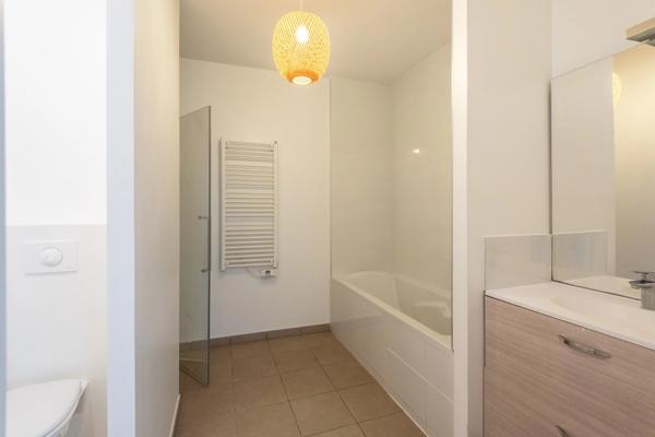 Saint Rambert - Appartement RDJ 75 m² avec terrasse - 2 chambres