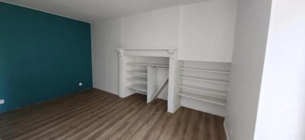 Appartement F4 à vendre  4 pièces - 79,31 m 2   AURILLAC  - 15