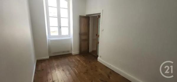 Appartement F4 à vendre  4 pièces - 79,31 m 2   AURILLAC  - 15