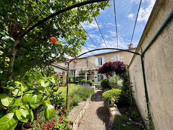 Maison Port Sainte Foy Et Ponchapt 10 pièces 5 chambres jardin et garage