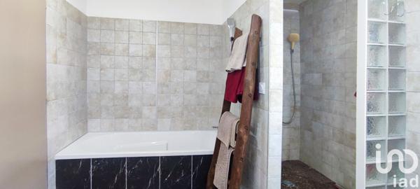 Maison de village 9 pièces de 225 m² à Verdille (16140)