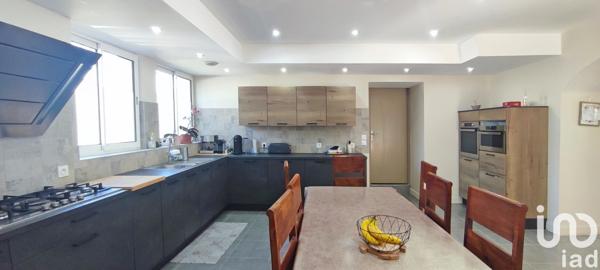 Maison de village 9 pièces de 225 m² à Verdille (16140)