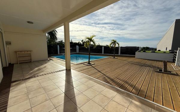 Maison à vendre    5 pièces • 122 m2 Saint-Denis