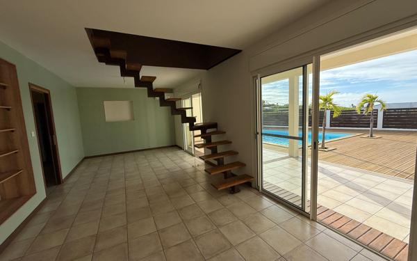 Maison à vendre    5 pièces • 122 m2 Saint-Denis