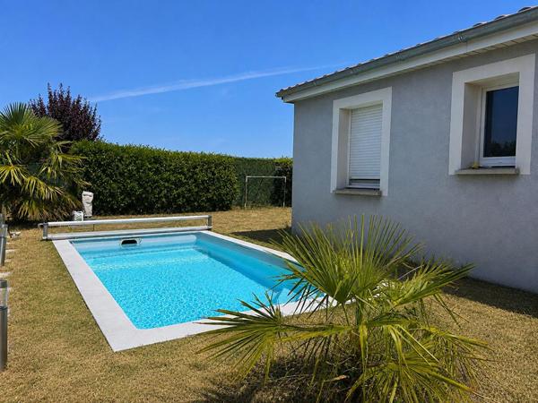 Renaison , maison plain-pied avec piscine
