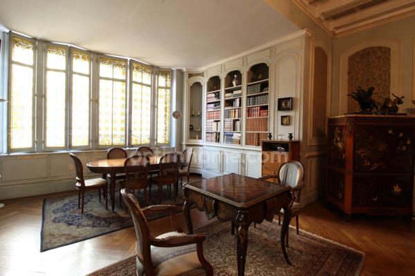 EXCEPTIONNEL ET RARE - APPARTEMENT BOURGEOIS - QUARTIER LONGCHAMP