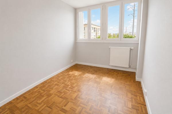 SECTEUR PARILLY: Appartement type 4 #prox metro# colocation