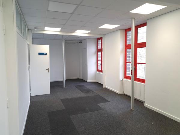 Ideal siège social avec espaces de coworking.