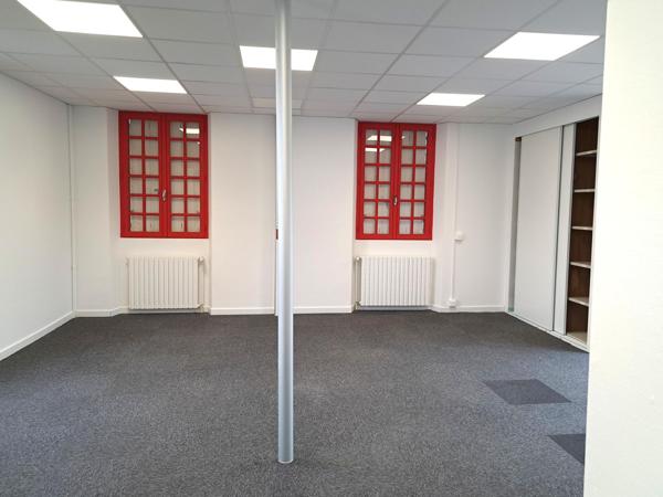 Ideal siège social avec espaces de coworking.