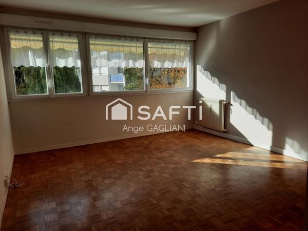 Un appartement lumineux à l’entrée du Centre-Ville