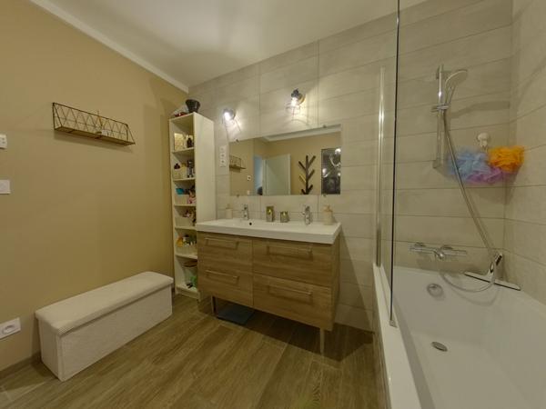 04400 BARCELONNETTE MAISON DE PLAIN PIED - Proche centre - Très bonnes performances énergétiques