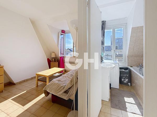 VOLTAIRE - GARDETTE - STUDIO DERNIER ETAGE