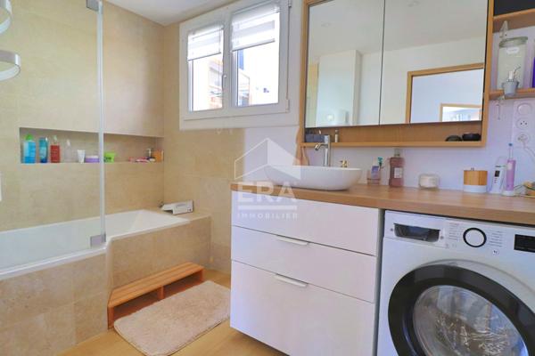 T2 DERNIER ÉTAGE TIMONE 48m² + 24m² LOGGIA + BALCON 11m² ? SUD ? RÉNOVÉ