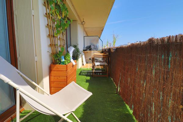 T2 DERNIER ÉTAGE TIMONE 48m² + 24m² LOGGIA + BALCON 11m² ? SUD ? RÉNOVÉ
