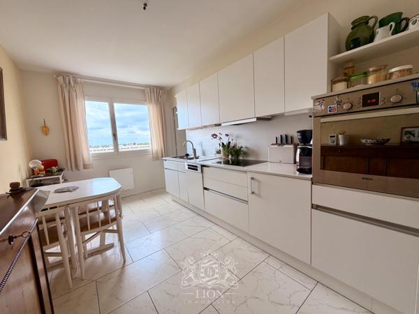 EURATECHNOLOGIES - T4 avec vue panoramique - Balcon -Parking