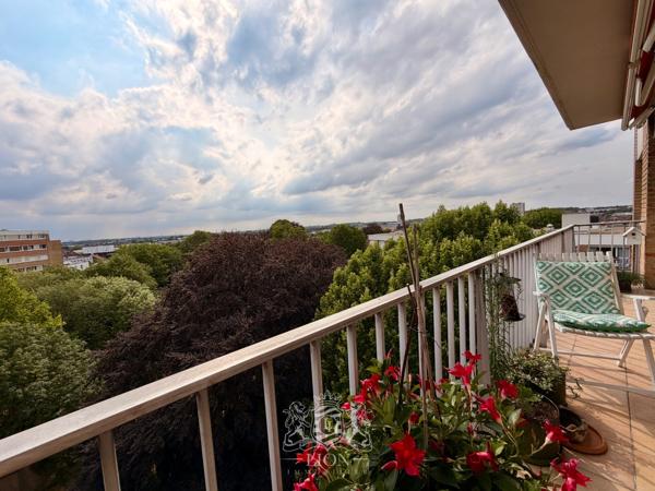 EURATECHNOLOGIES - T4 avec vue panoramique - Balcon -Parking