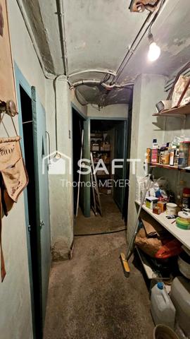 immeuble d'environ 140m² avec local commercial