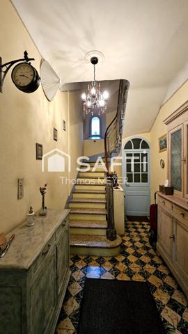 immeuble d'environ 140m² avec local commercial