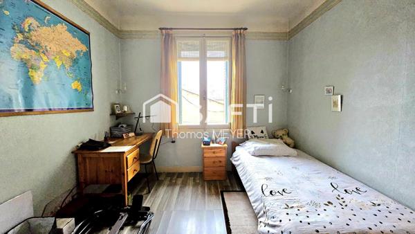 immeuble d'environ 140m² avec local commercial