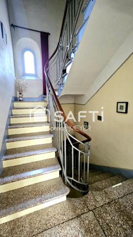 immeuble d'environ 140m² avec local commercial