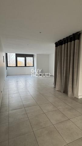 APPARTEMENT À LOUER DE 3 PIÈCES DE 102,83 M²