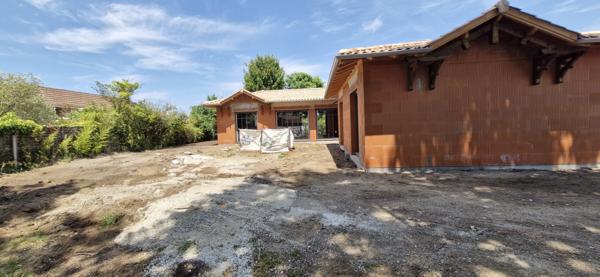 Maison
         5 pièces
        - 130 m² 998 000 € *