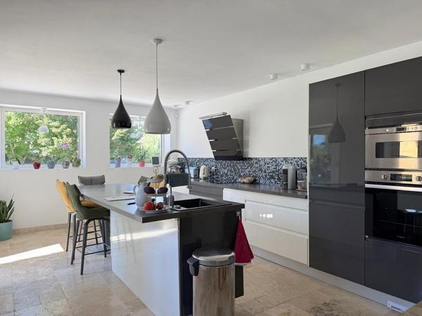 Maison ancienne de 7 pièces 190 m2 avec piscine