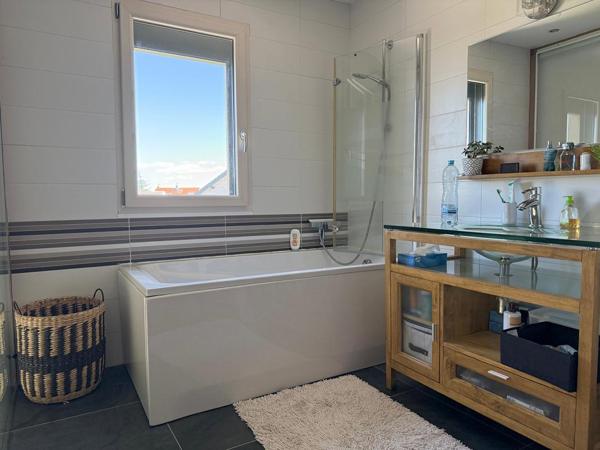 Maison ancienne de 7 pièces 190 m2 avec piscine