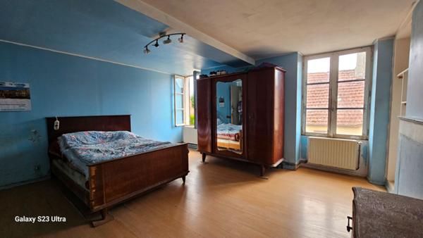 EN VENTE - ST LAURENT L ABBAYE - 2 H PARIS - Maison de bourg 2 chambres bureau