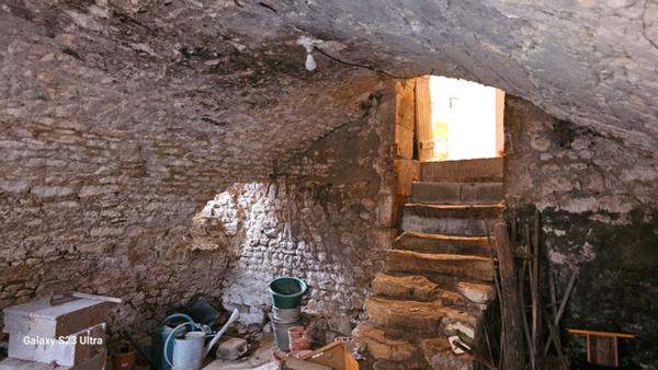 EN VENTE - ST LAURENT L ABBAYE - 2 H PARIS - Maison de bourg 2 chambres bureau