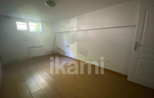 Maison type F7 avec dépendance et sous-sol à rénover